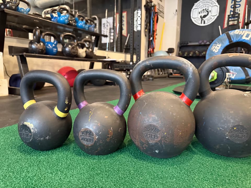 Premium Cast Iron Kettlebell Set for Strength Training and Conditioning – Durable Powder-Coated Kettlebells for Home and Commercial Gym