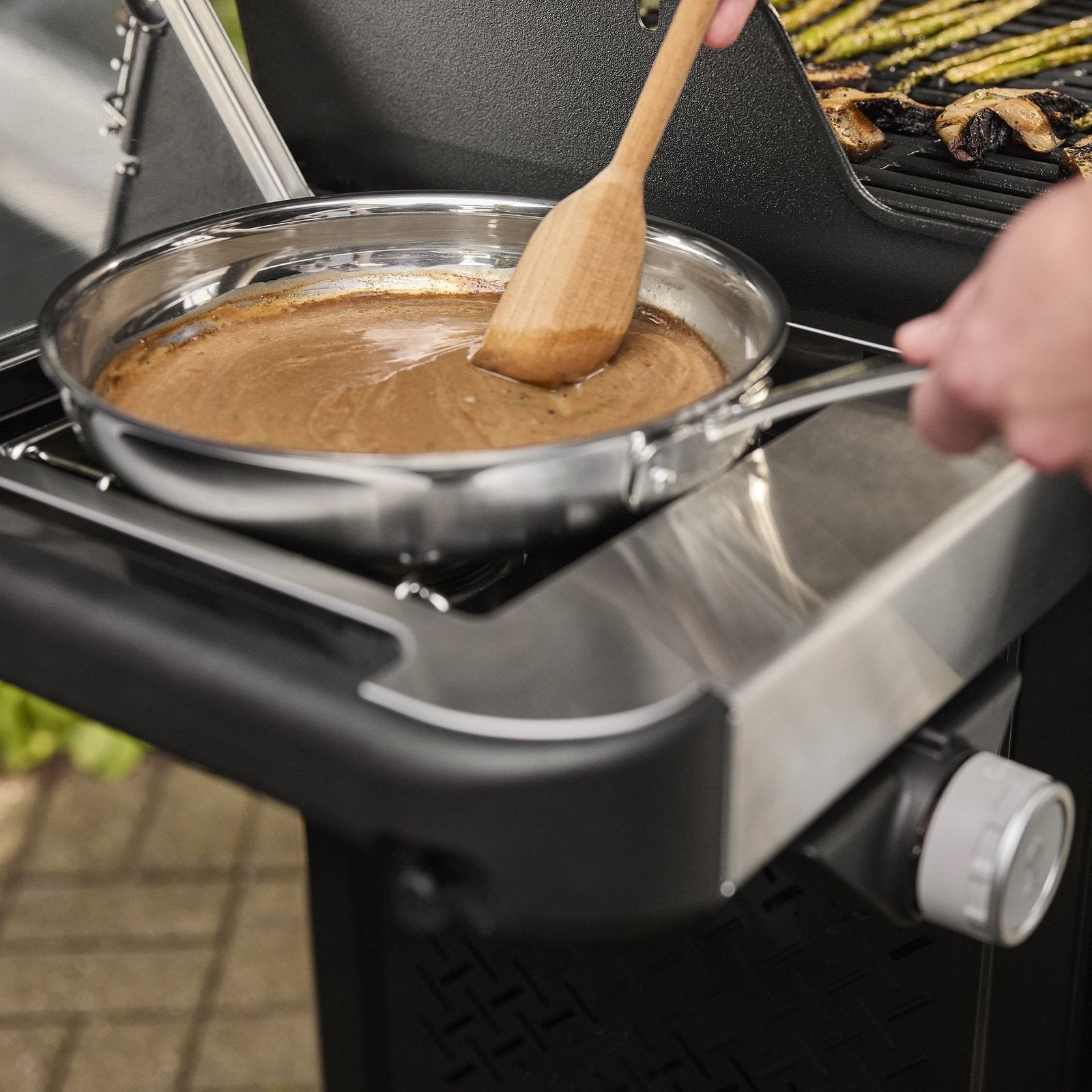 spirit® e 435 gas grill (liquid propane) spirit® e 435 gas grill (liquid propane)