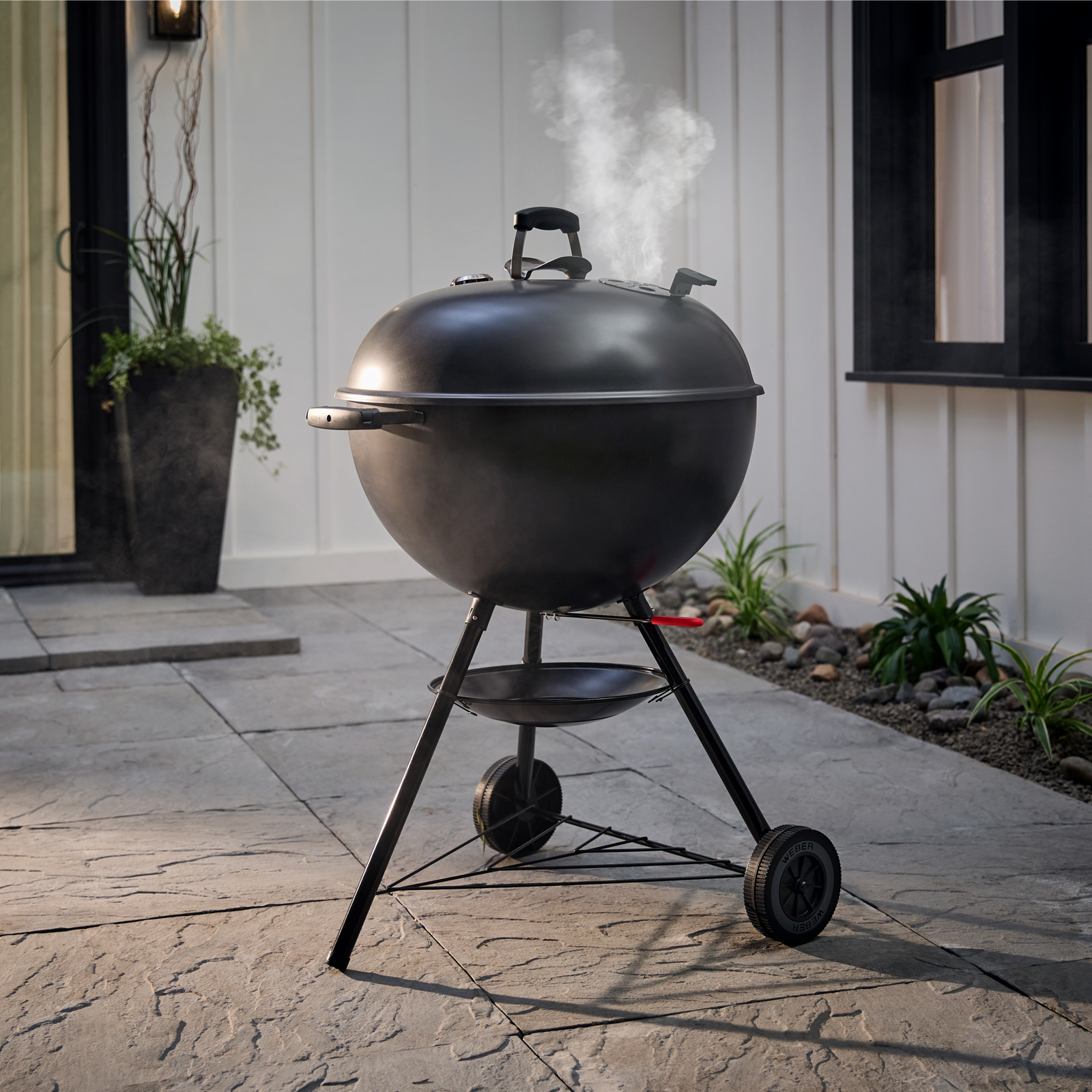 22” original kettle® stealth® edition charcoal grill 22” original kettle® stealth® edition charcoal grill