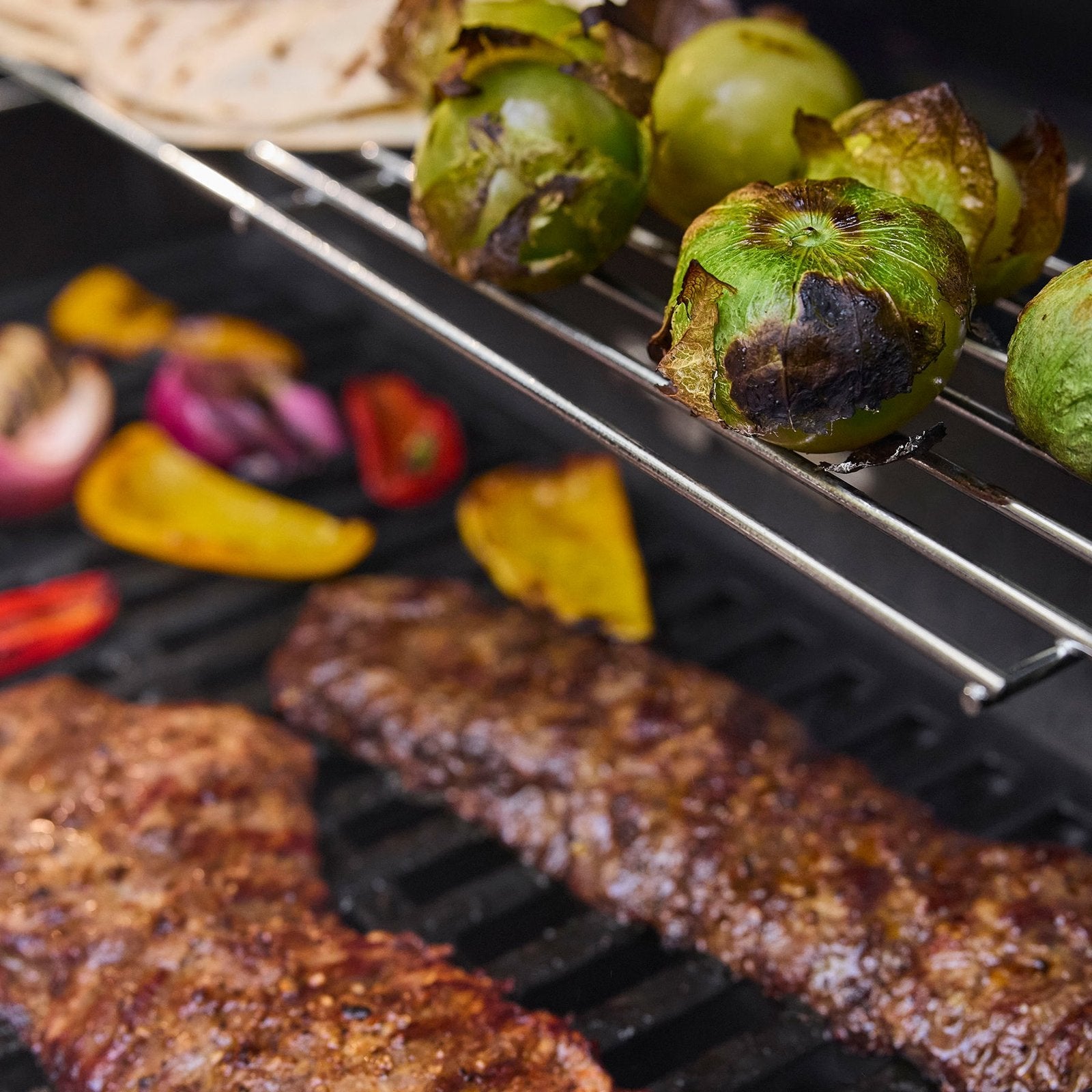 spirit® e 425c gas grill stealth® edition (natural gas) spirit® e 425c gas grill stealth® edition (natural gas)