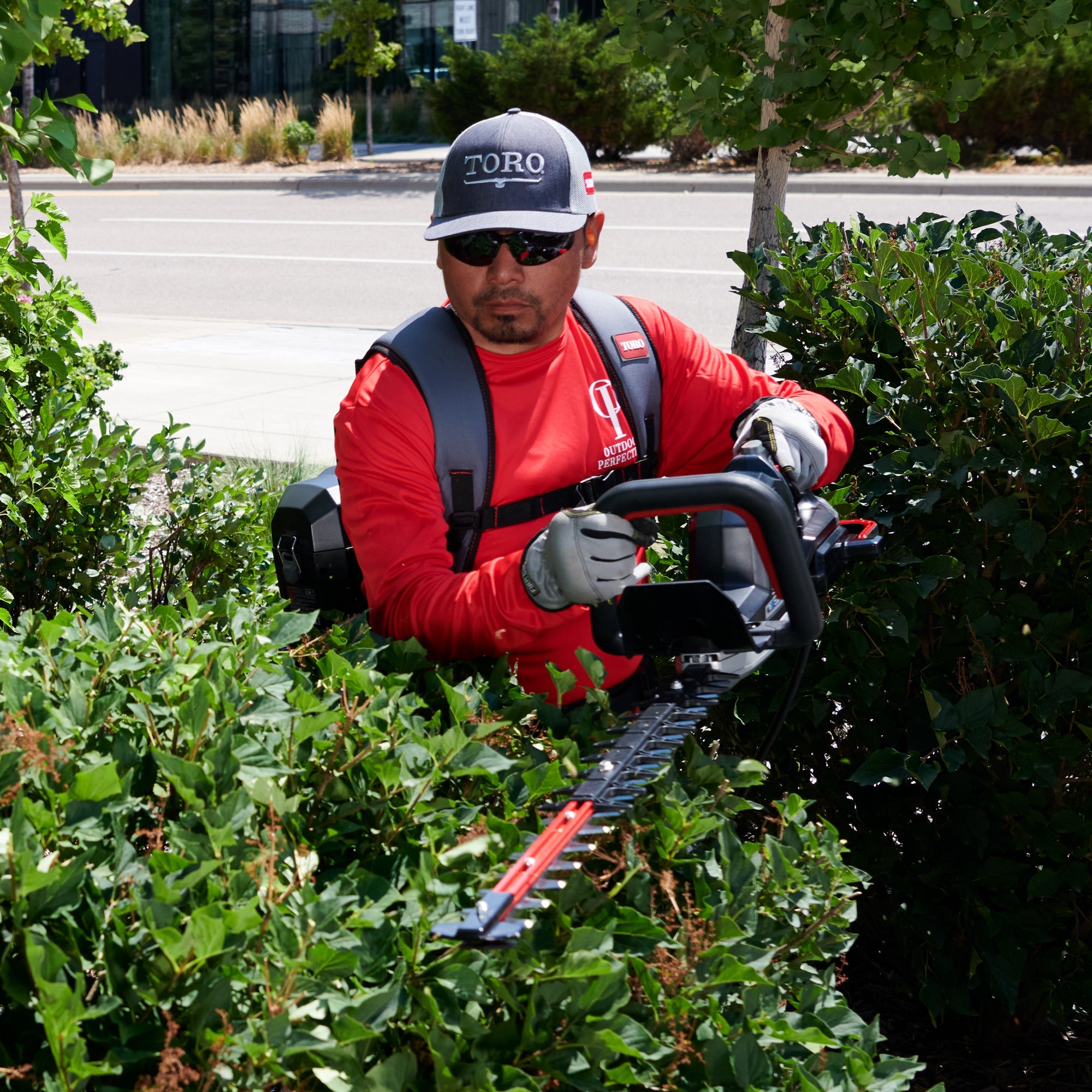 60v max* revolution® 26 in. (66 cm) brushless hedge trimmer battery not included 60V MAX* Revolution® 26 in. (66 cm) Brushless Hedge Trimmer - Battery Not Included