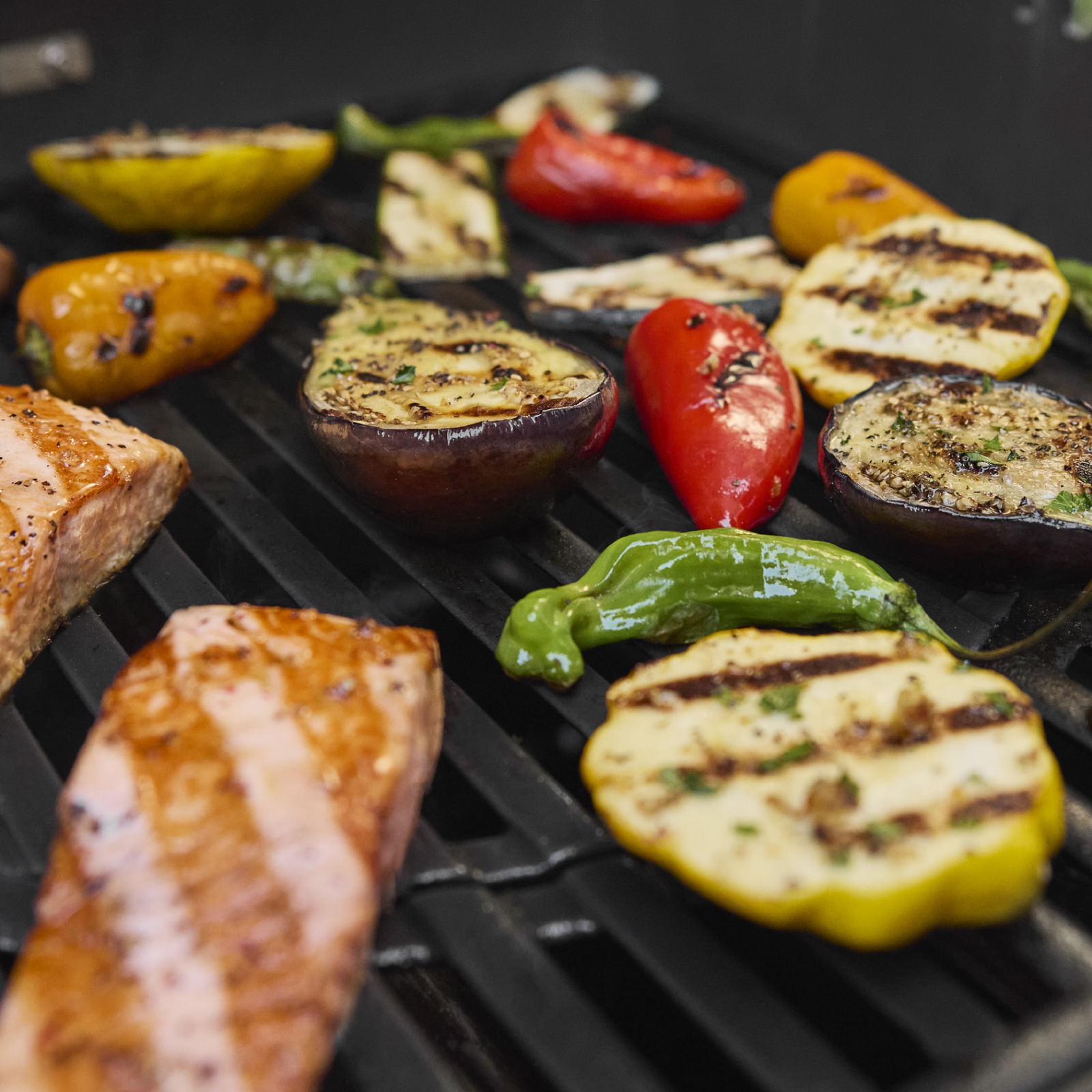 spirit® e 425 gas grill titanium edition (liquid propane) spirit® e 425 gas grill titanium edition (liquid propane)