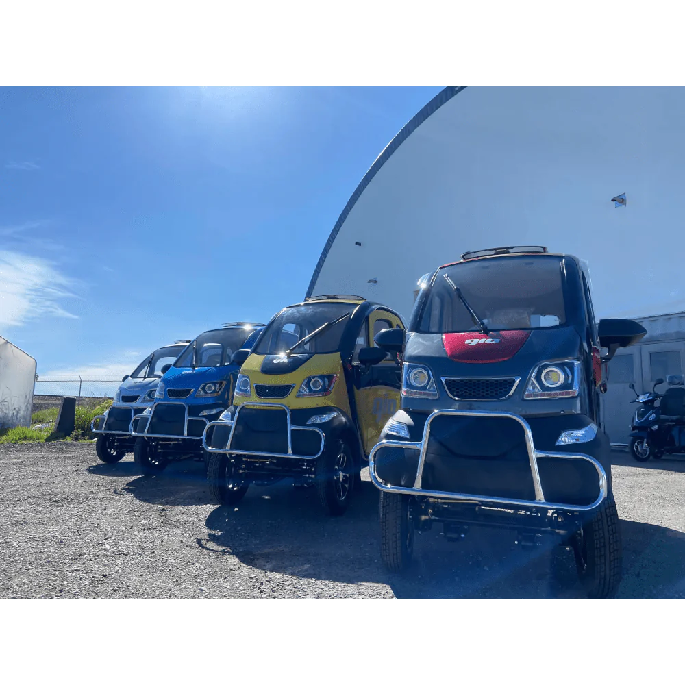 gio golf enclosed mobility scooter 60v 1200w, top speed 18mph, range up to 30 miles, backup camera, heater, fan, alarm, media center, 500lb load capacity